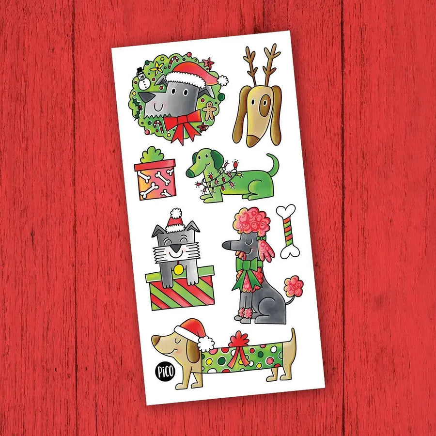 Tatouages temporaires de chiens de Noël avec tenues festives