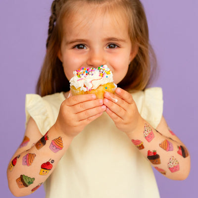 De beaux tatouages de petits cupcakes