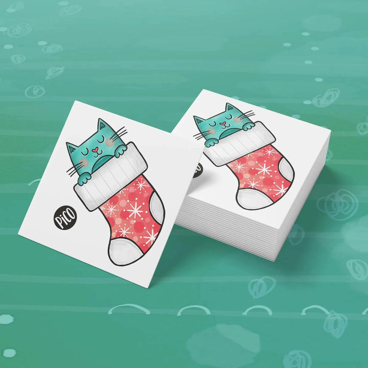 Tatouages temporaires en vrac du chat dans un bas par PiCO Tatouages temporaires. Design réalisé au Québec. / Bulk temporary tattoos of the Christmas stocking cat by PiCO Temporary Tattoos. Design made in Canada.