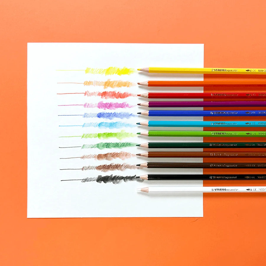 Crayon de bois de 12 couleurs variés et vives qui se transforme en aquarelle avec un peu d'eau. Les crayons stabilo aquarellable sont parfais pour les artiste en herbe. Offert sur la boutique en ligne de PICO tatouages temporaires. / Wooden pencil in 12 varied and lively colors that turns into watercolor with a little water. Stabilo watercolor pencils are perfect for budding artists. Offered on the PICO temporary tattoos online store.